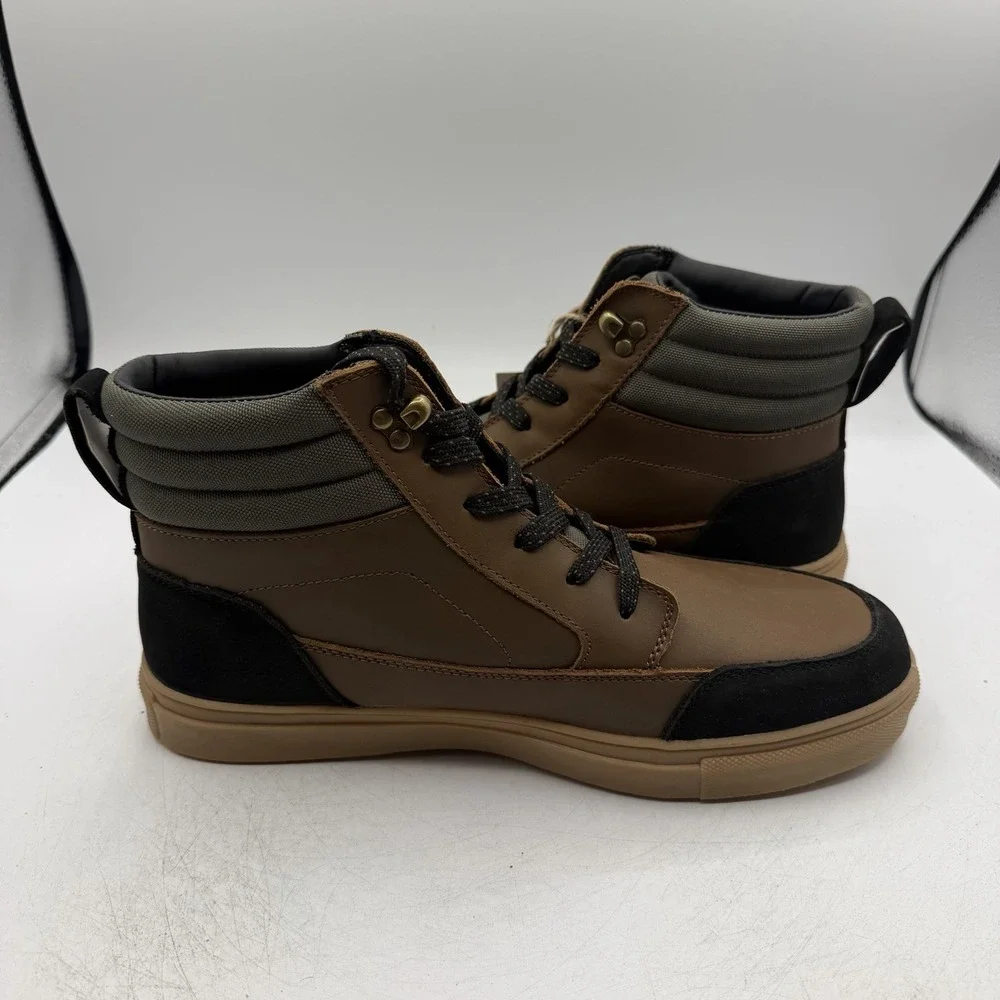 Sanuk post up